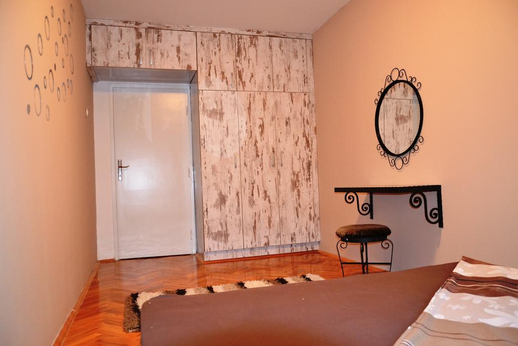 Skopje Cozy Apartment الغرفة الصورة